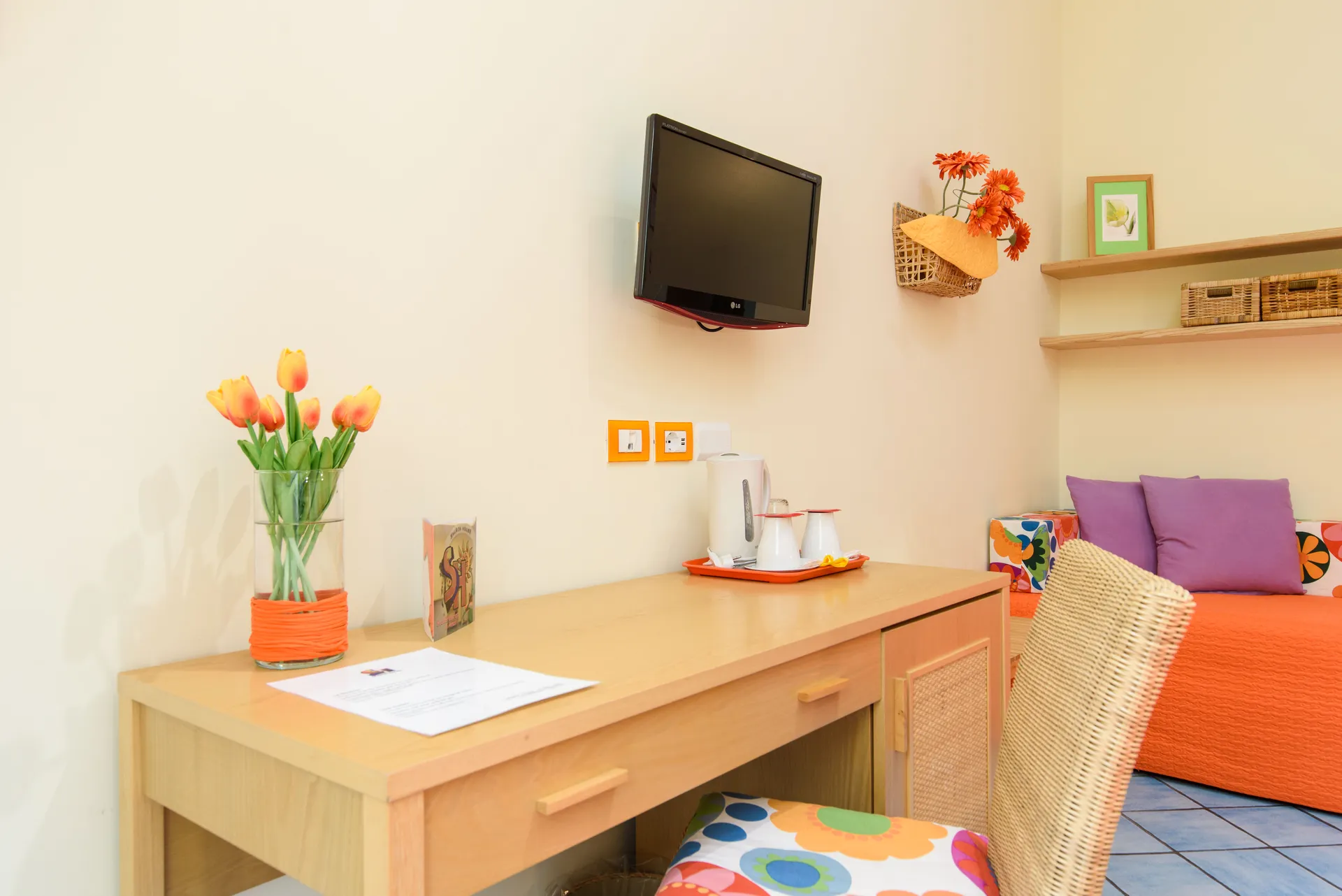 basic room sharon house hotel_1