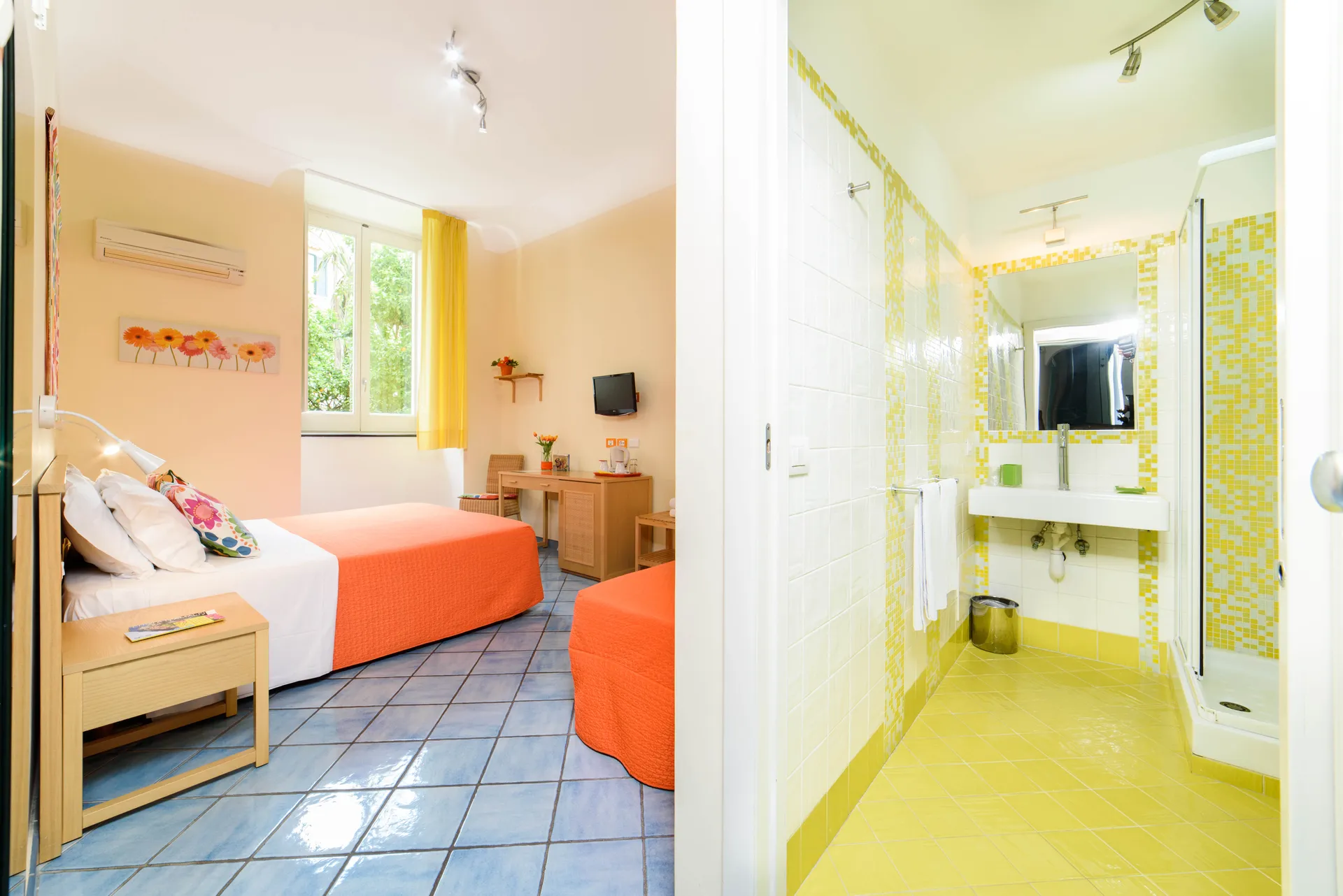 basic room sharon house hotel_2